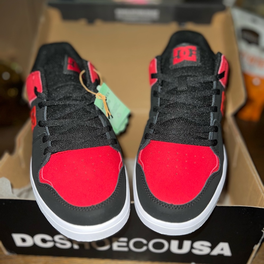 DC MEN'S DC CURE SHOES - 10 1/2 - New in Box